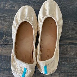 Nude tieks